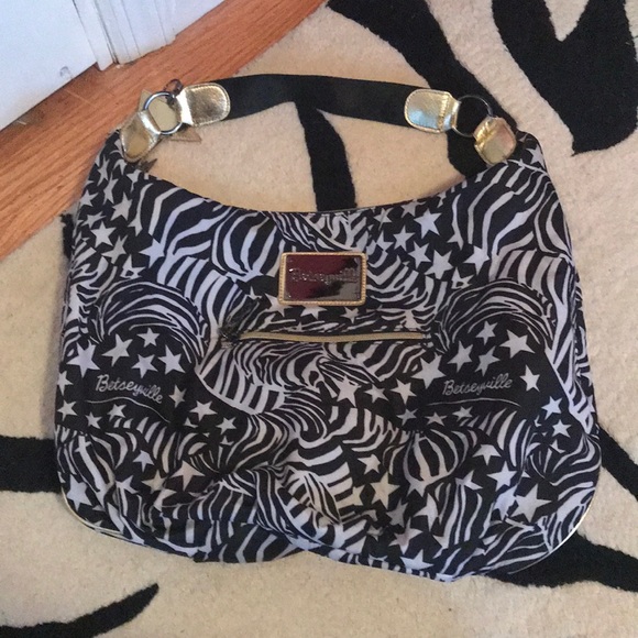 Betsey Johnson Handbags - Lightweight Betsy Johnson Shoulder bag